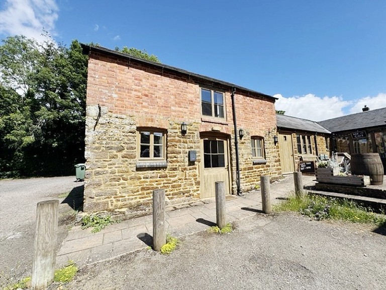 Images for The Old Red Lion, 4 Banbury Road, Litchborough, Towcester